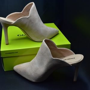 NEW Size Gianni Bini Suede Heels, Tan